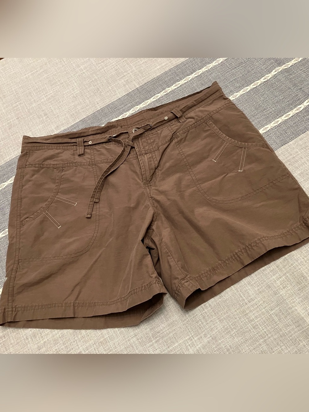 Columbia Brown Drawstring Shorts, size Large